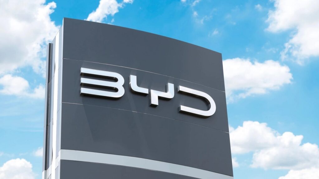 BYD punta a raddoppiare le vendite fuori dalla Cina nel 2025