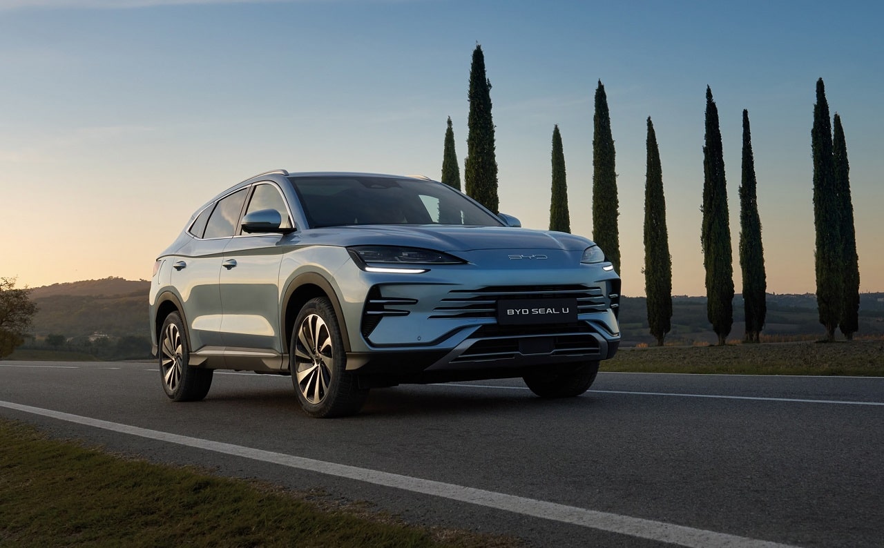 BYD Seal U DM-i Comfort: un’autonomia fino a 1.125 km per la nuova versione