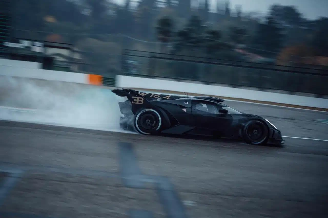 Bugatti Bolide: la hypercar da pista spinta al limite in VIDEO
