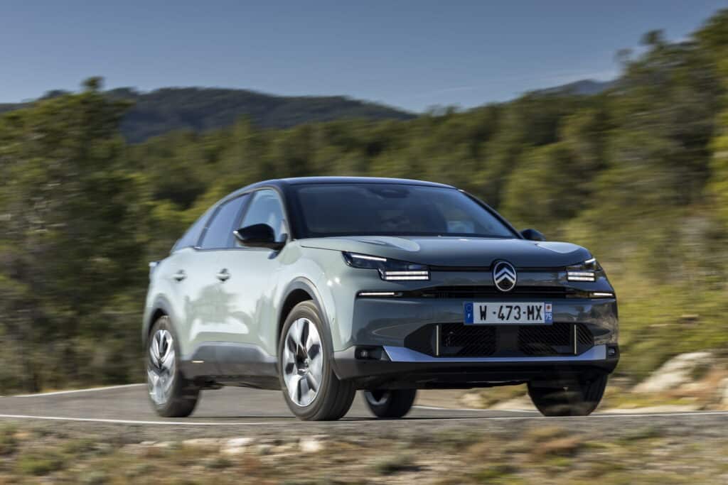 Citroën C4 2025: prezzo, foto, dimensioni, allestimenti