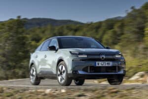 Citroën C4 2025: prezzo, foto, dimensioni, allestimenti