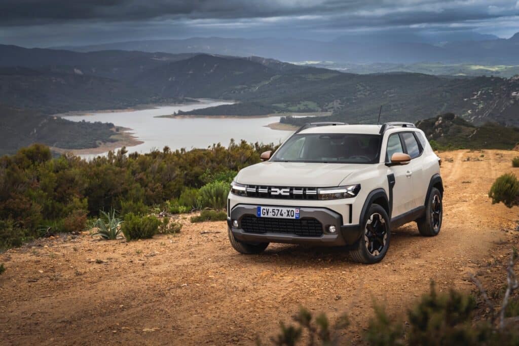 Dacia Duster 2025: va anche in offroad, con la versione 4×4 [FOTO]