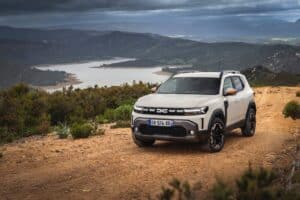 Dacia Duster 2025: va anche in offroad, con la versione 4×4 [FOTO]