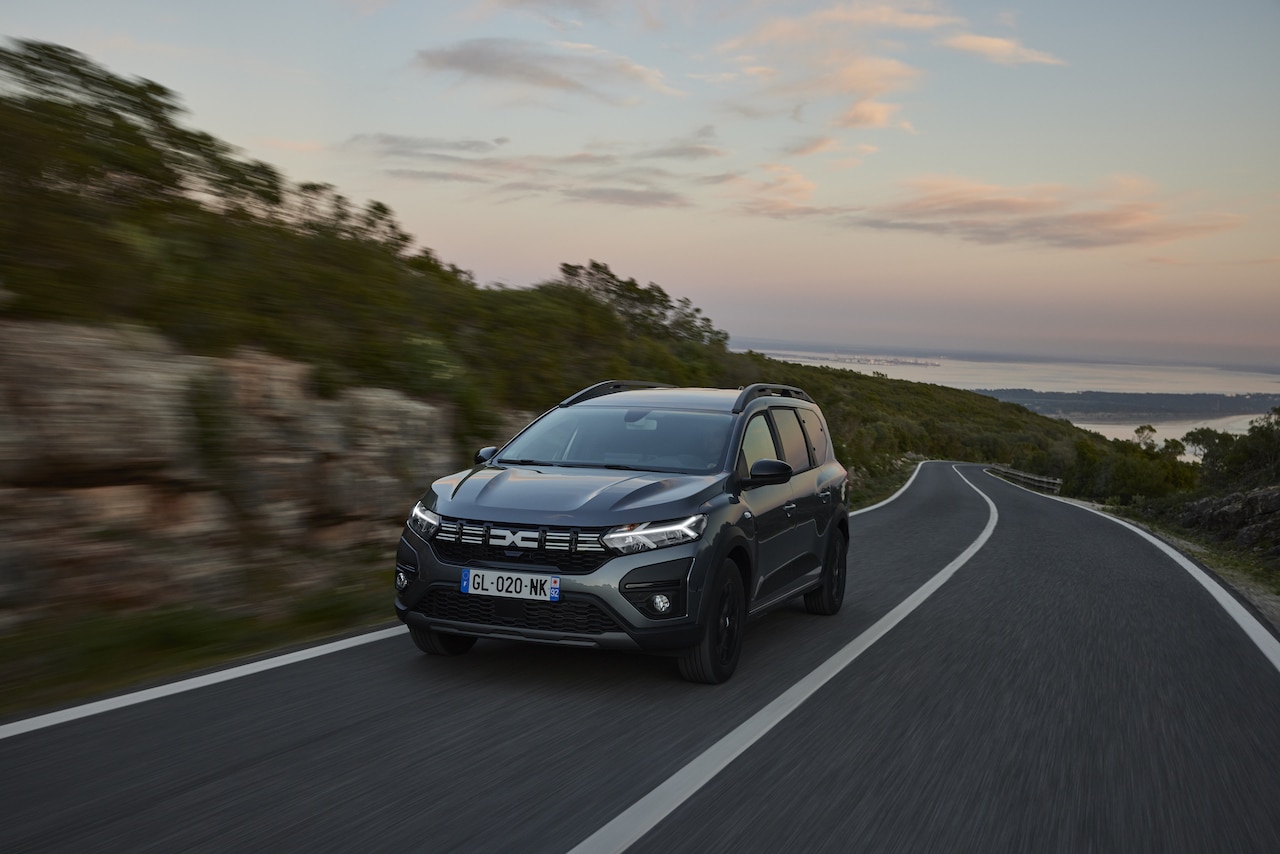 Dacia Jogger 2025: una gamma di motori per le diverse esigenze