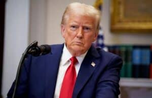Dazi, Trump: “I prezzi delle auto aumenteranno? Non me ne frega nulla”
