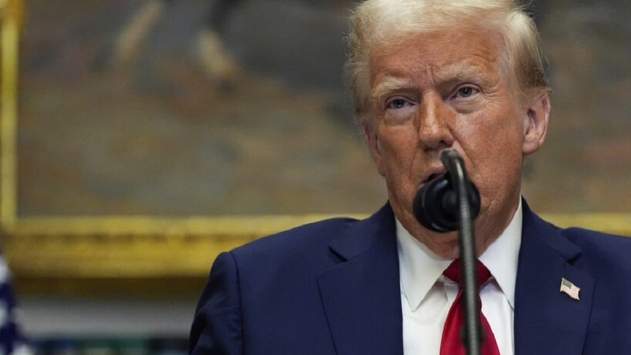 Trump concede ai produttori di auto un mese di esenzione dai dazi in Canada e Messico