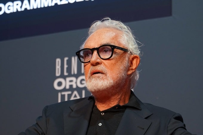 Flavio Briatore furioso per i problemi alla sua Range Rover si sfoga sui social: “Sentite cosa mi è successo” [VIDEO]