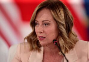 Meloni: “La guerra sui dazi non conviene a nessuno, lo dirò a Trump”