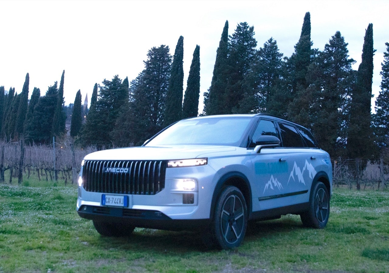 Jaecoo 7 SHS 2025: percorsi oltre 1.400 km con un pieno in Italia