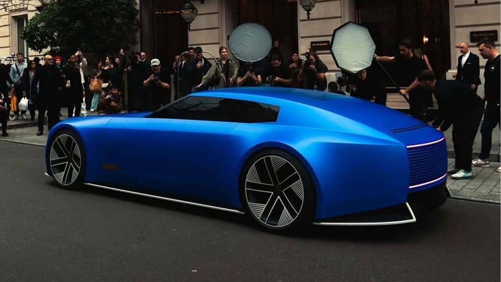 Jaguar Type 00 si mostra dal vivo a Parigi in un nuovo colore [VIDEO]