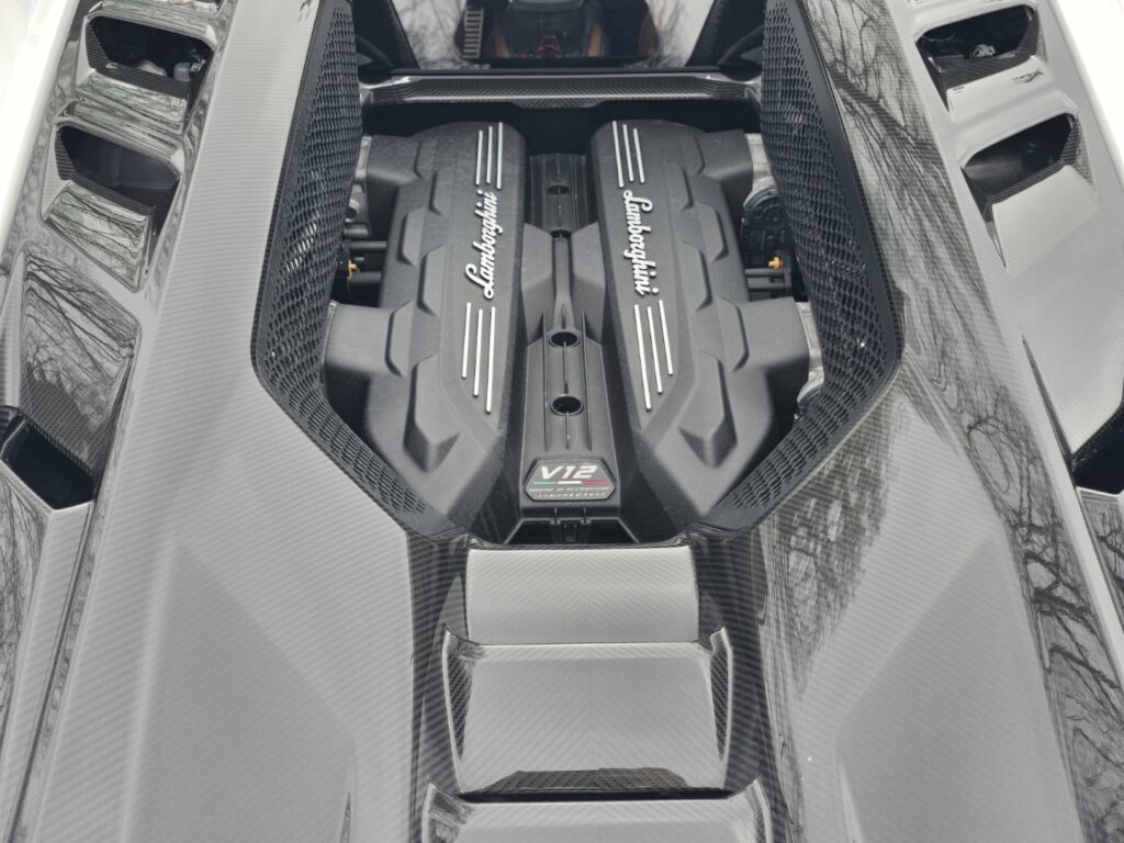 Lamborghini Revuelto 2025 | Com'è & Come Va