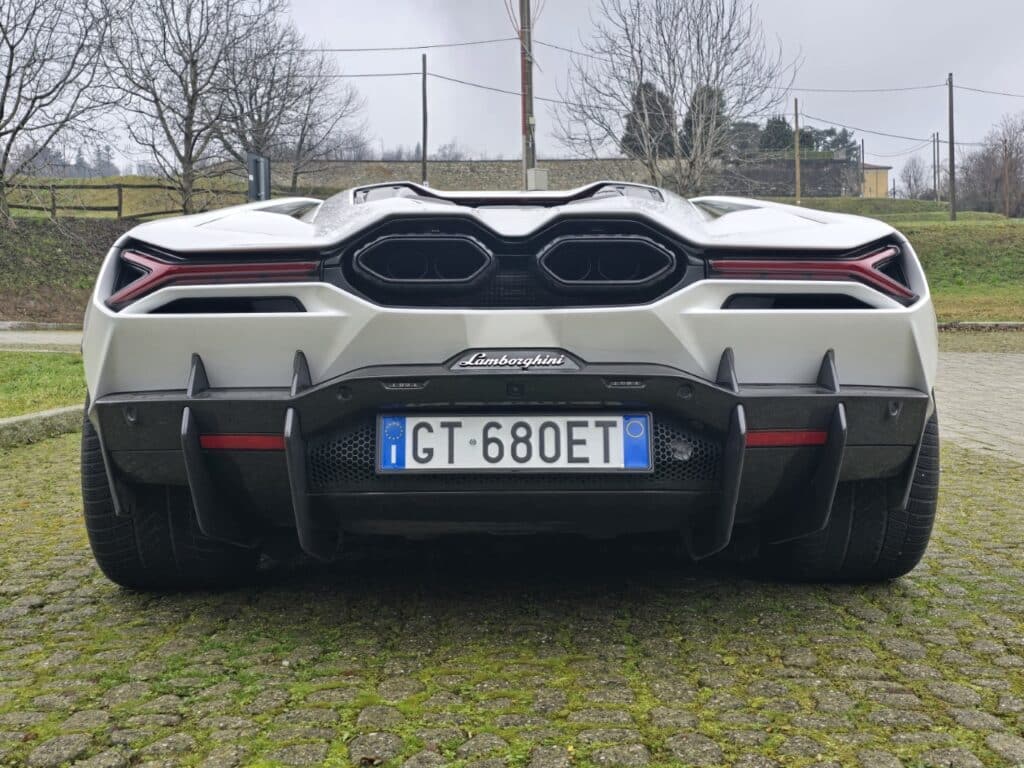 Lamborghini Revuelto 2025 | Com'è & Come Va