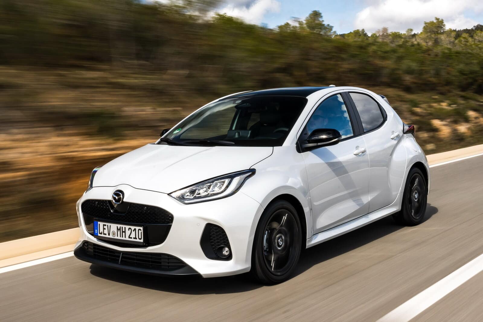 Mazda 2 Hybrid 2025: prezzo, foto, dimensioni, allestimenti