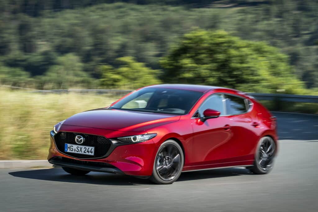 Mazda 3 2025: prezzo, foto, dimensioni, allestimenti