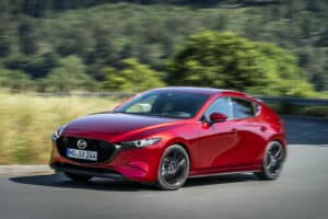 Mazda 3 2025: prezzo, foto, dimensioni, allestimenti