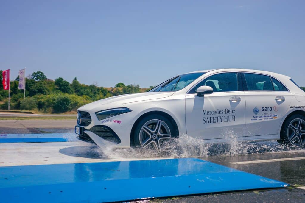 Mercedes-Benz rinnova la sua partnership con i Centri di Guida Sicura ACI-SARA