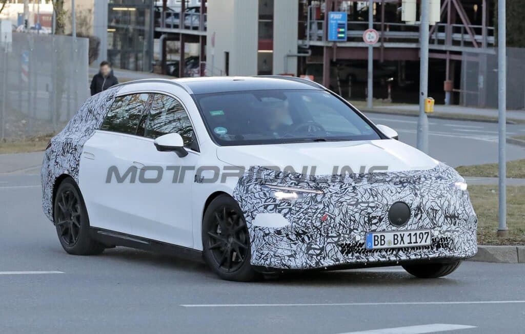 Mercedes CLA Shooting Brake 2026: prime FOTO SPIA della nuova station wagon