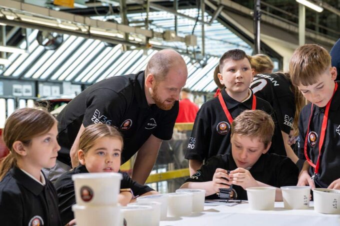 Nissan Skills Foundation compie 10 anni