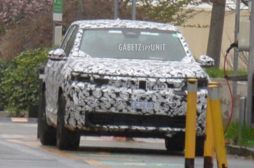 Nuova Jeep Compass: avvistata la versione elettrica [FOTO SPIA]