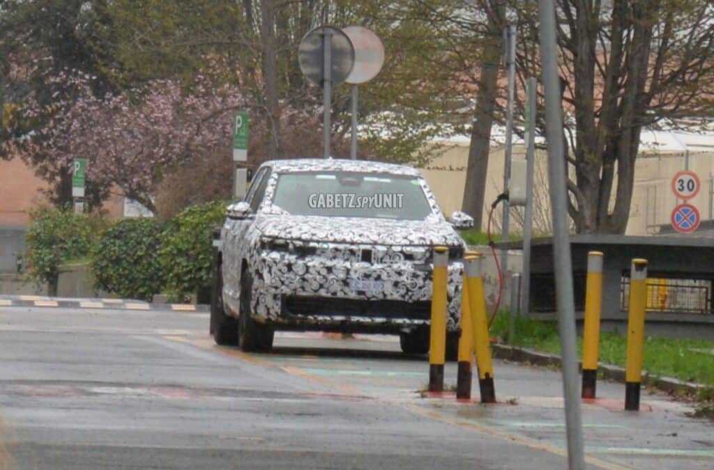 Nuova Jeep Compass: avvistata la versione elettrica [FOTO SPIA]