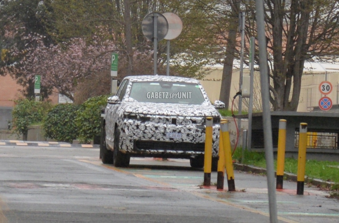 Nuova Jeep Compass: avvistata la versione elettrica [FOTO SPIA]