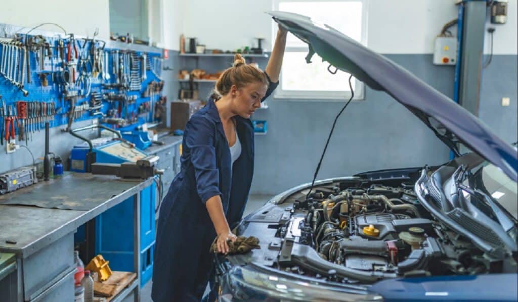Le officine aprono le porte alle donne grazie alle nuove tecnologie
