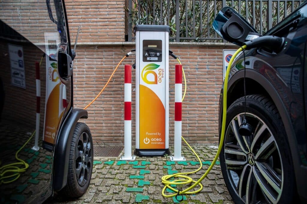 Auto elettriche: in Italia già oltre 64.000 punti di ricarica