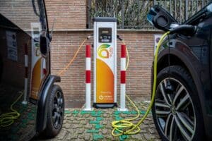Auto elettriche: in Italia già oltre 64.000 punti di ricarica