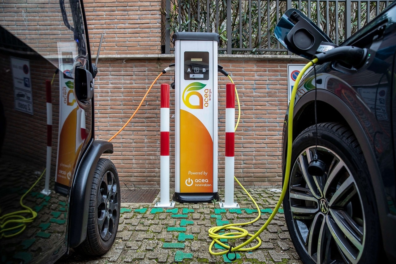 Auto elettriche: in Italia già oltre 64.000 punti di ricarica