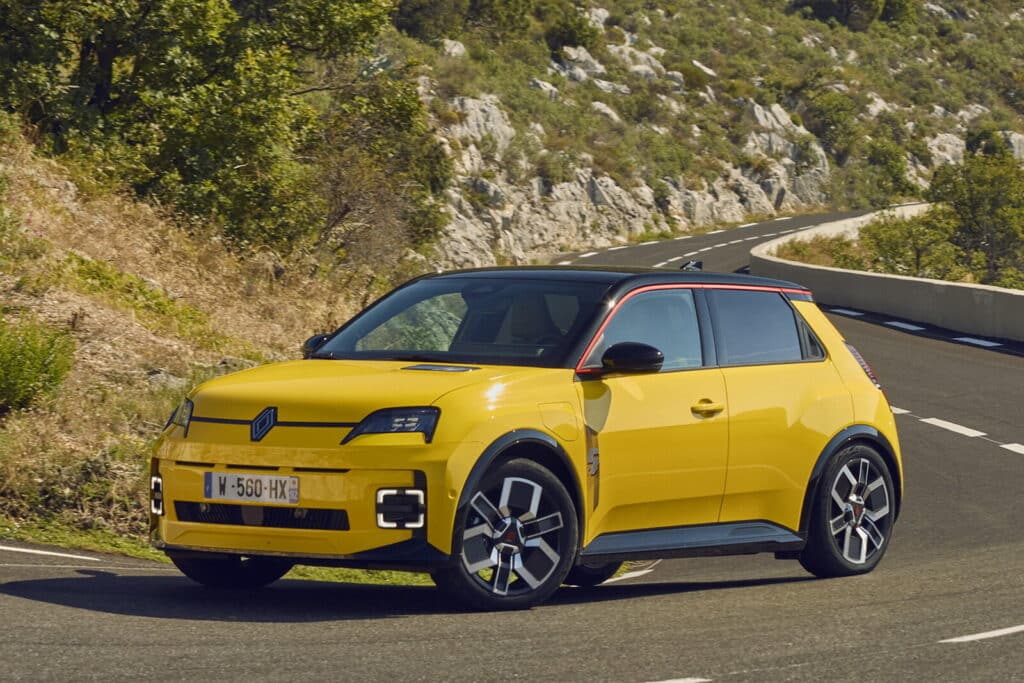Renault 5 E-Tech 2025: foto, prezzo, dimensioni, allestimenti