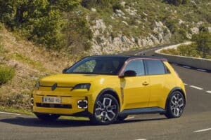 Renault 5 E-Tech 2025: foto, prezzo, dimensioni, allestimenti