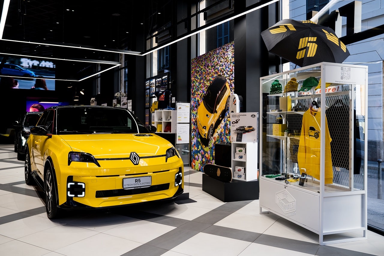 Signify accende il nuovo concept store di Renault a Milano