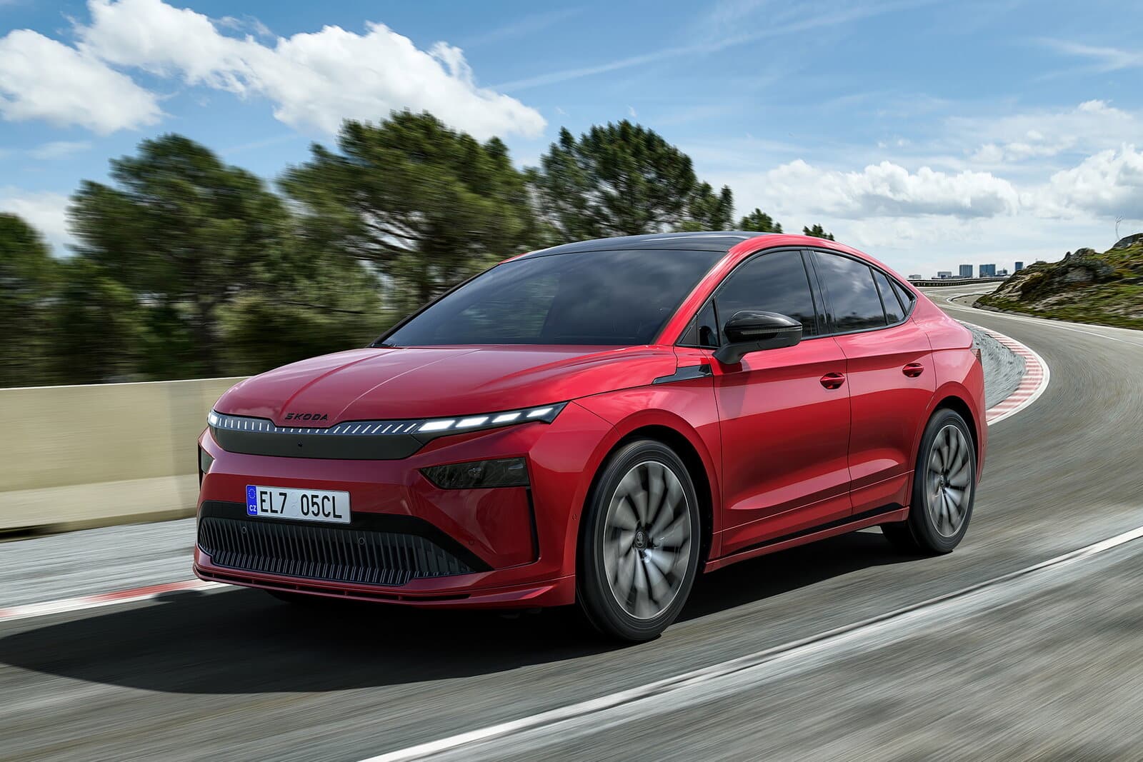 Skoda Enyaq 2025: prezzo, foto, dimensioni, interni