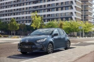 Toyota progetta una Yaris elettrica ma non subito