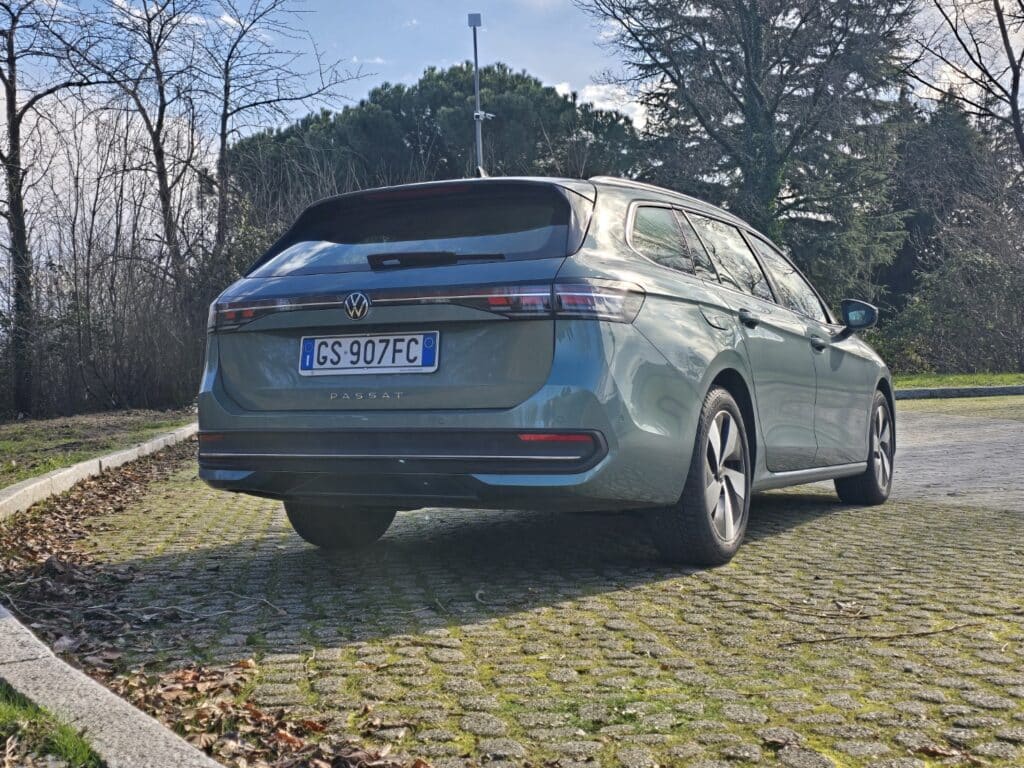 Volkswagen Passat 2025 | Com'è & Come Va