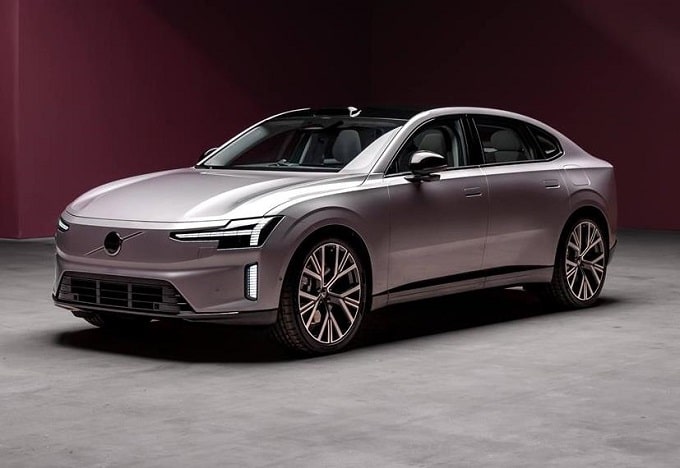 Volvo ES90: la nuova berlina premium elettrica con autonomia fino a 700 km [FOTO]