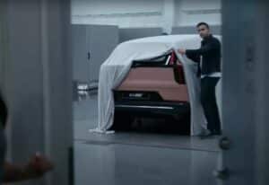 Volvo EX60: l’apparizione a sorpresa che ne svela il posteriore [VIDEO]