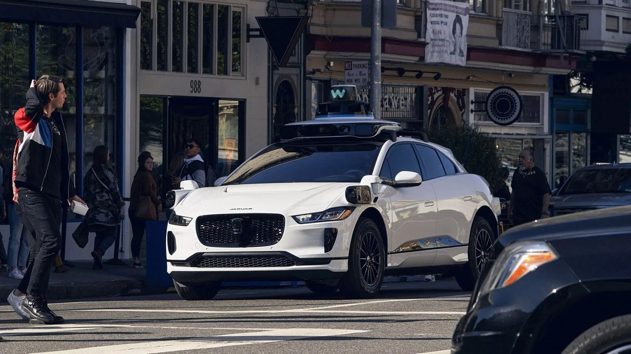 I robotaxi Waymo hanno accumulato 589 multe in un anno