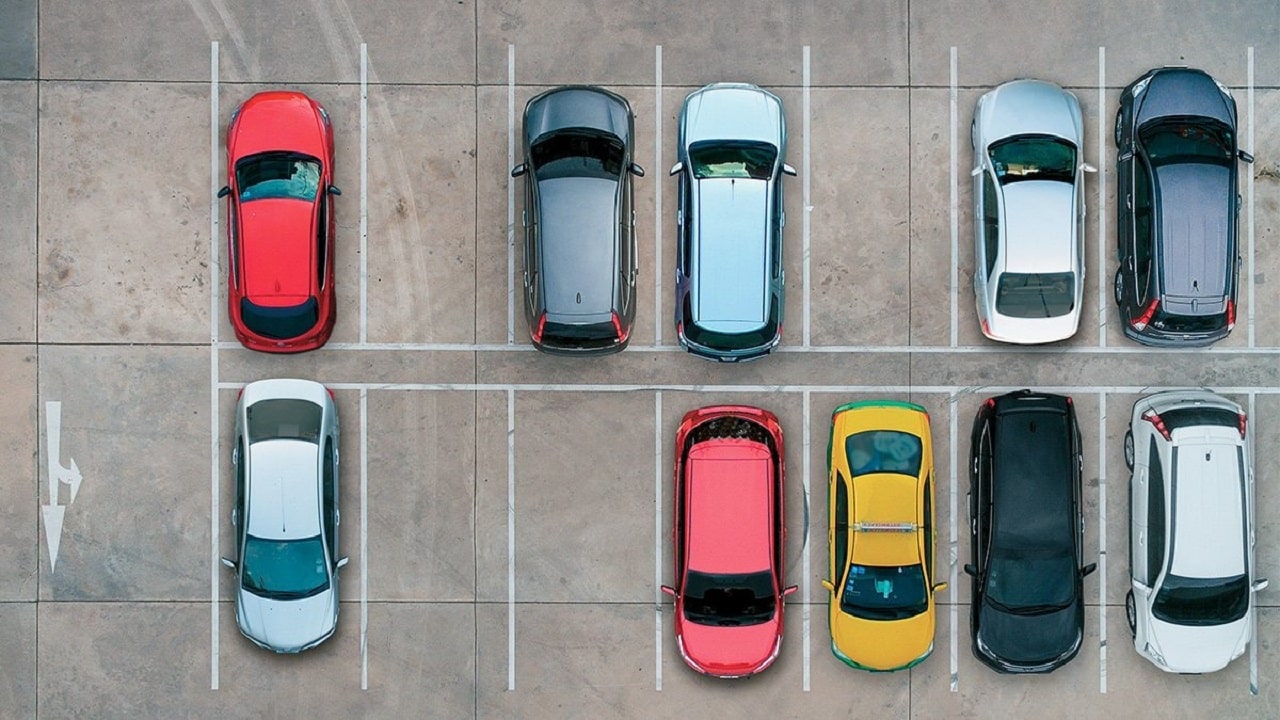 Ecco le città italiane dove sarà più difficile parcheggiare nel 2025