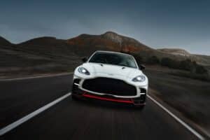 Aston Martin DBX S: il super SUV sportivo da 727 cavalli [FOTO]
