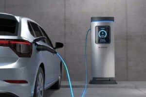 Le auto elettriche inquinano il 70% in meno rispetto alle termiche compresa la produzione, lo dice uno studio