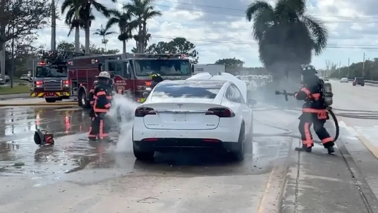 Auto elettriche: ecco come la Cina intende rendere più sicure le batterie