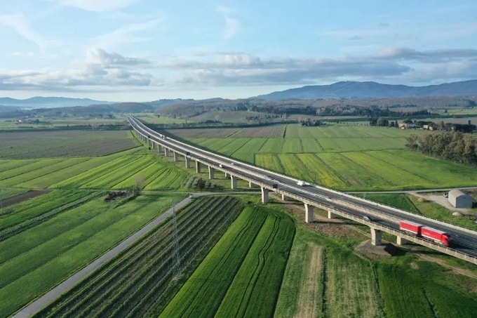 Sicurezza stradale, il nuovo spot radiofonico di Autostrade per l’Italia e Polizia con Luciano Ligabue