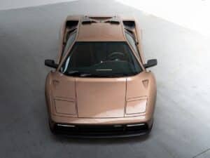 Eccentrica annuncia l’avvio della produzione della sua V12 Restomod [FOTO]