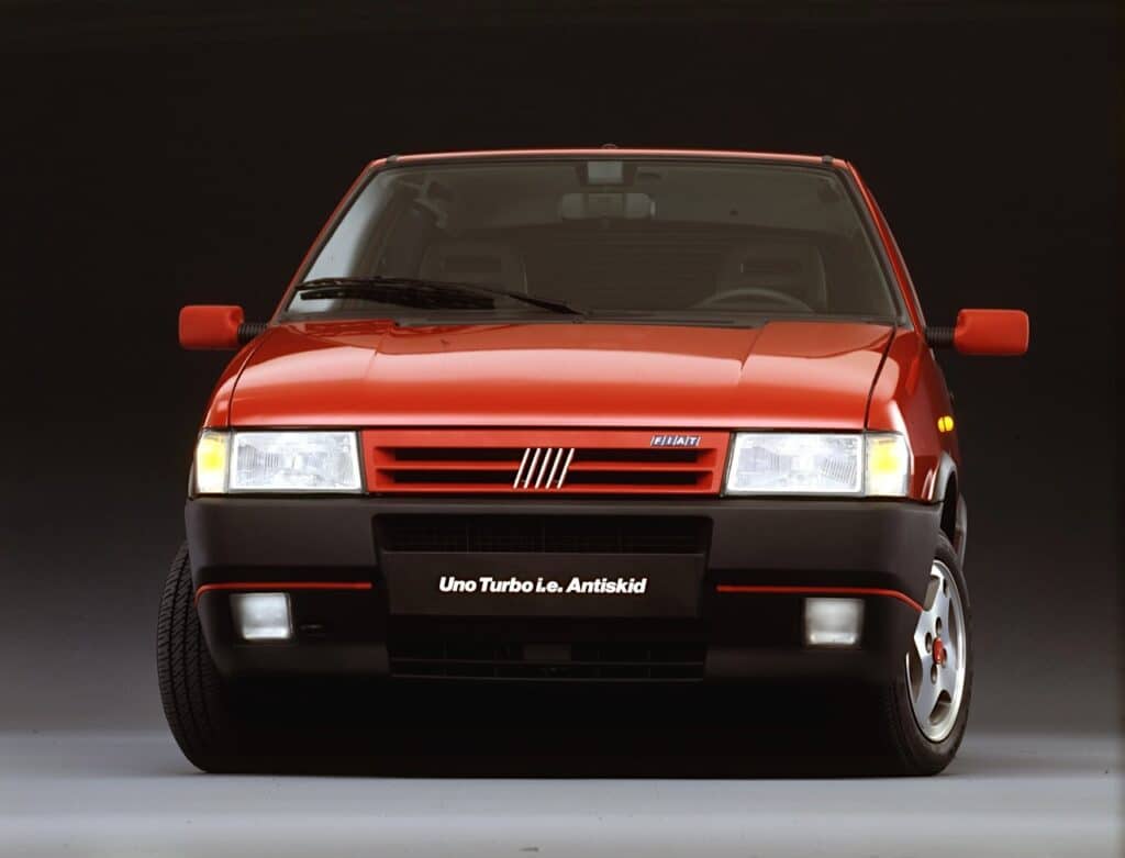 Fiat Uno Turbo i.e.: 40 anni fa il marchio presentava una delle sue auto più sorprendenti