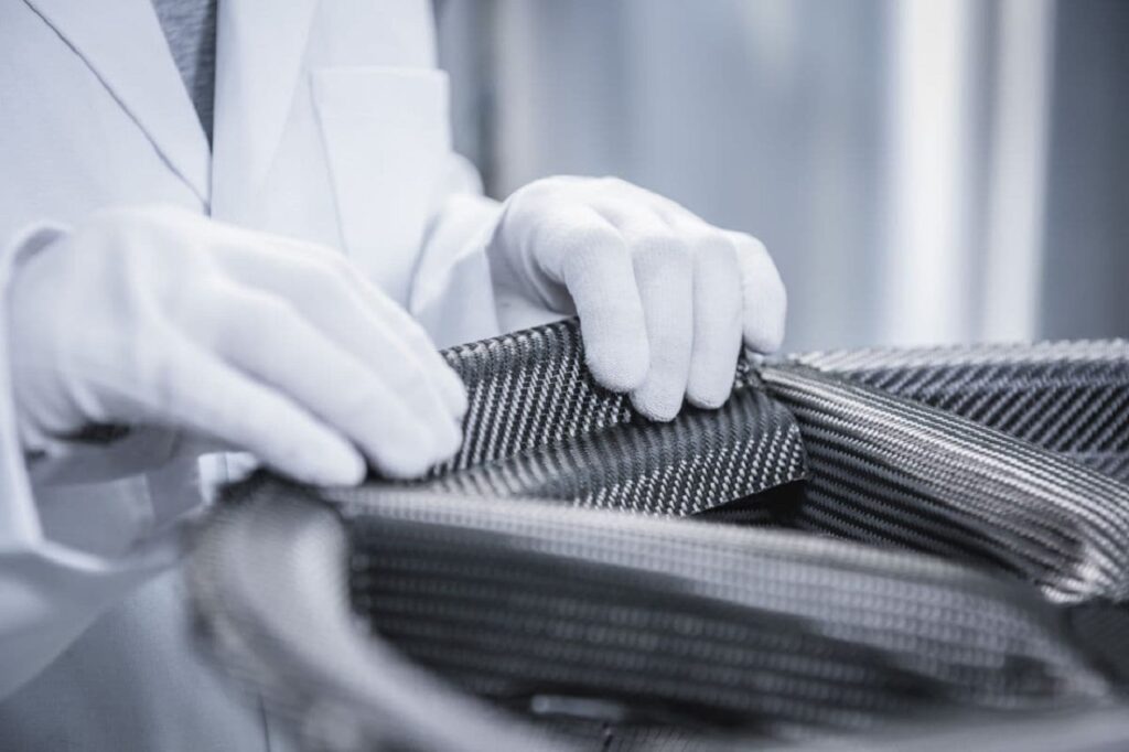 L’UE abbandona il piano di vietare la fibra di carbonio
