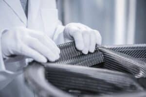 L’UE abbandona il piano di vietare la fibra di carbonio