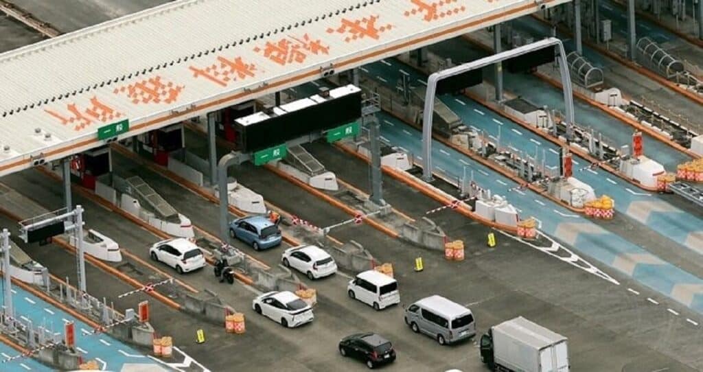 Giappone, 38 ore senza pedaggi per un guasto: oltre 24.000 automobilisti pagano volontariamente online