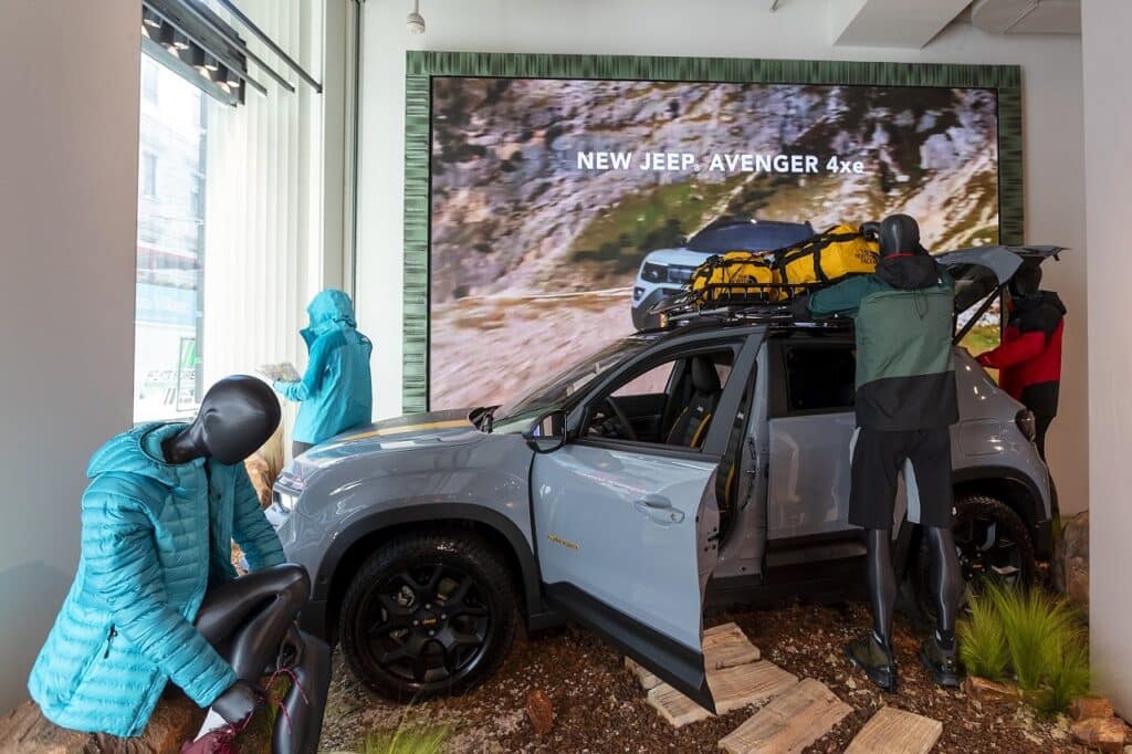 Jeep Avenger 4xe The North Face Edition esposta presso Orefici11 a Milano sino al 30 aprile
