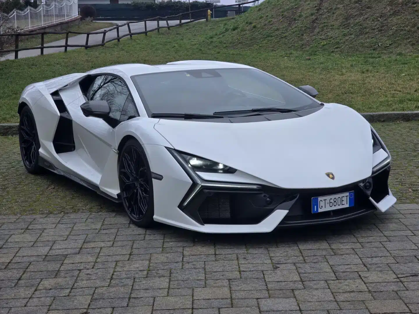 Lamborghini sotto pressione per i dazi USA: parla il CEO Winkelmann